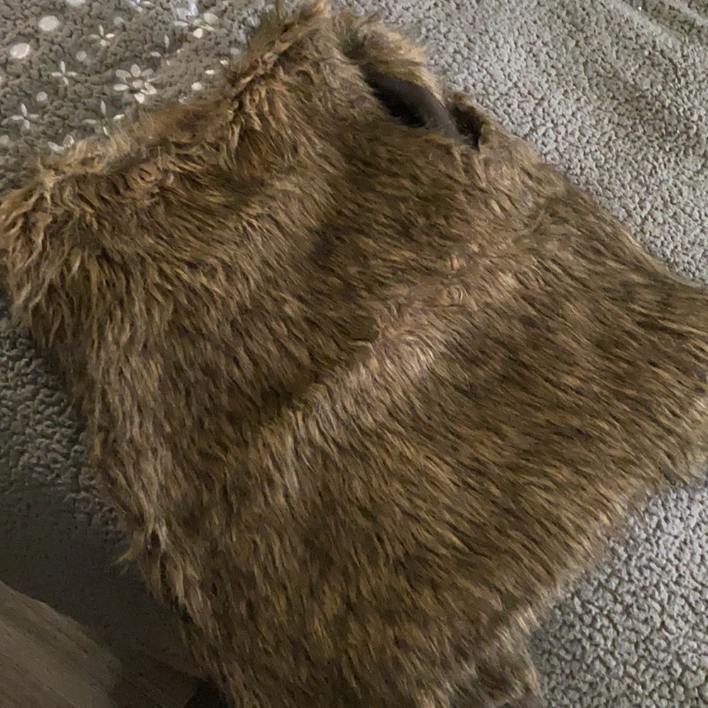 Fur vest. - Picture 3 of 3